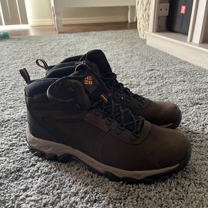 Men’s Size 11 Columbia Boots